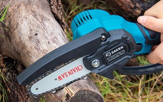 Saker One Handed Chainsaw