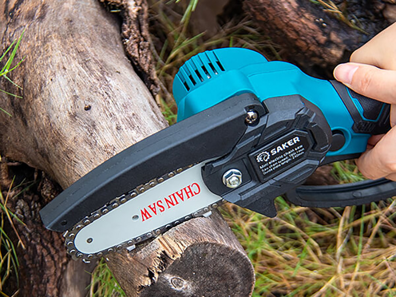 Saker One Handed Chainsaw